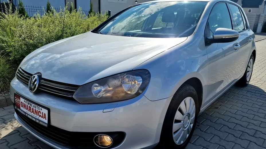 VOLKSWAGEN Golf -