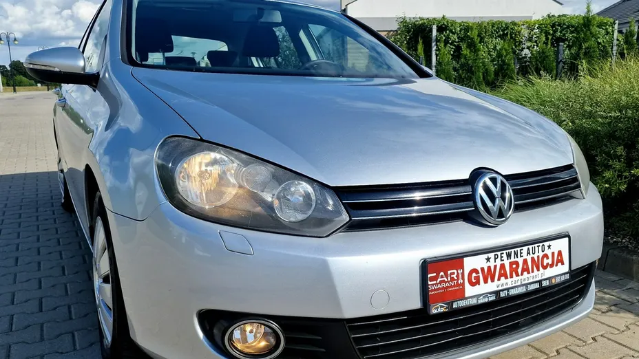 VOLKSWAGEN Golf -