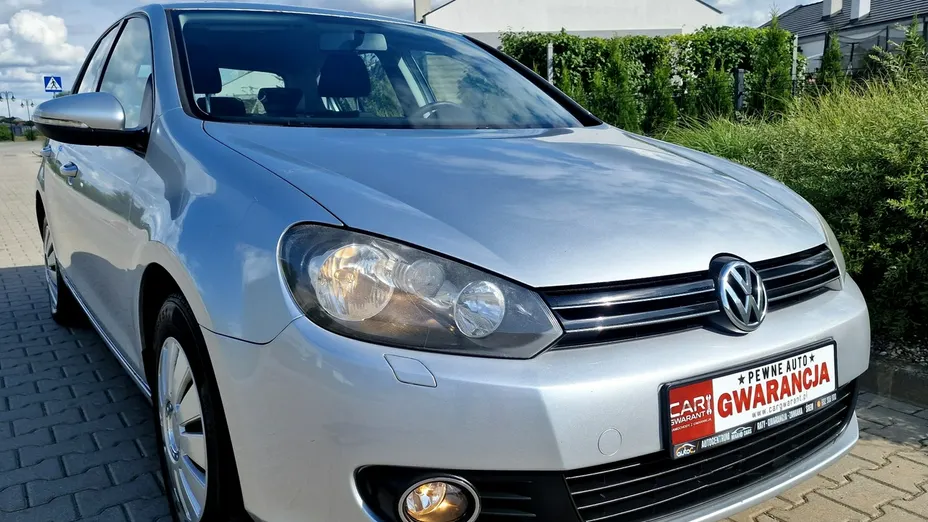 VOLKSWAGEN Golf -