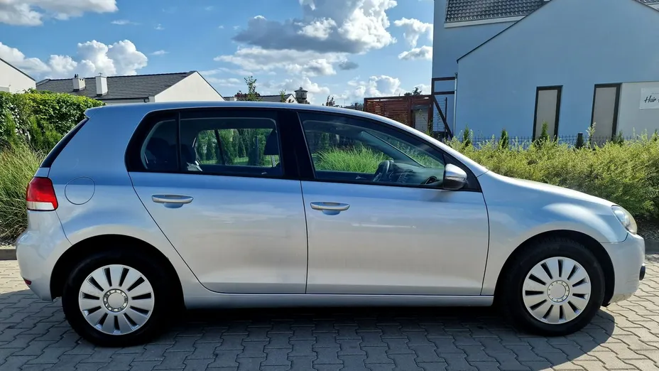 VOLKSWAGEN Golf -