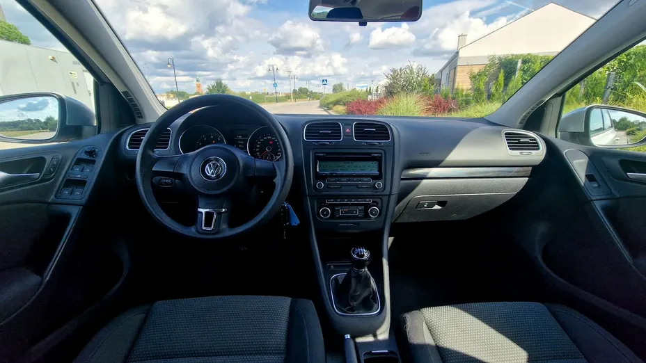 VOLKSWAGEN Golf -