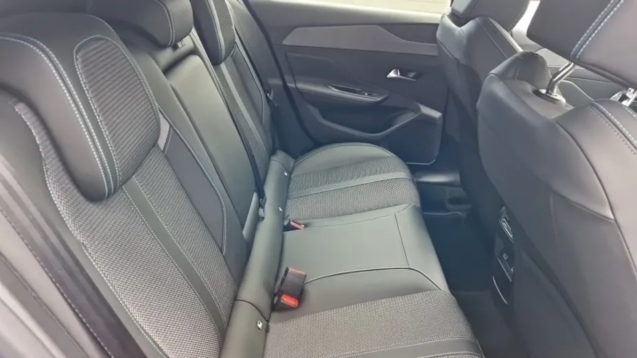 PEUGEOT 308 -