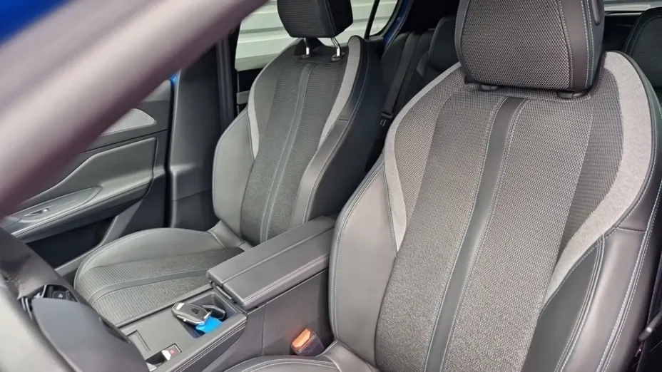 PEUGEOT 308 -