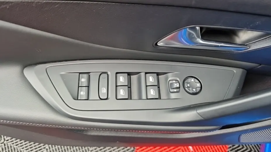 PEUGEOT 308 -
