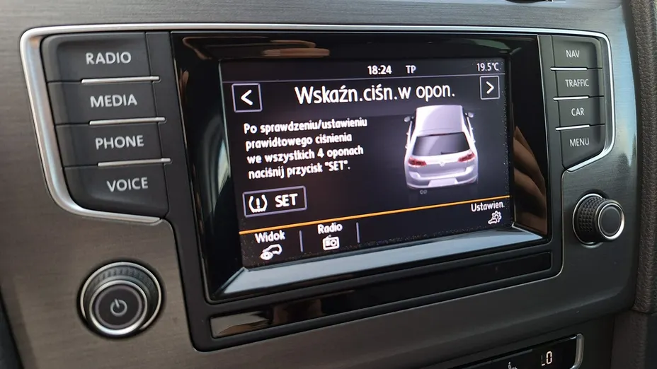 VOLKSWAGEN Golf -