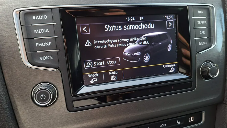VOLKSWAGEN Golf -