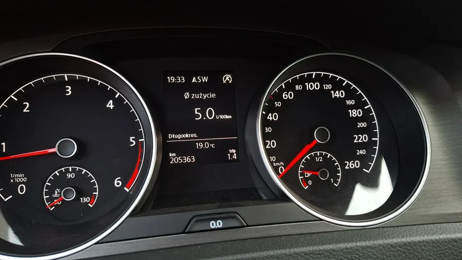 VOLKSWAGEN Golf -