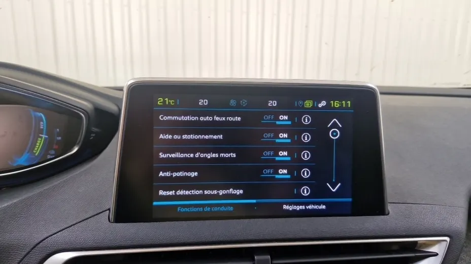 PEUGEOT 3008 -