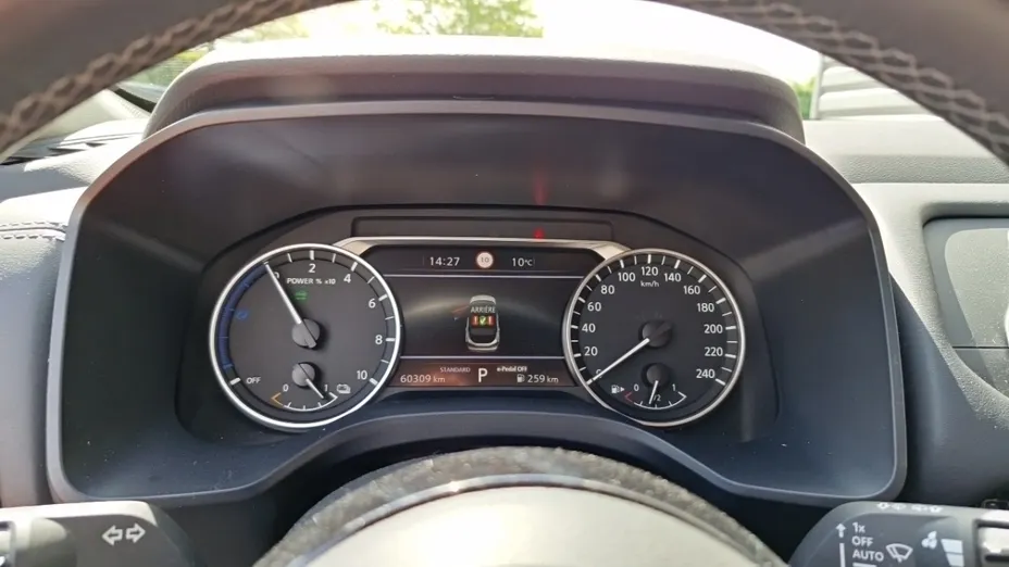 NISSAN Qashqai -