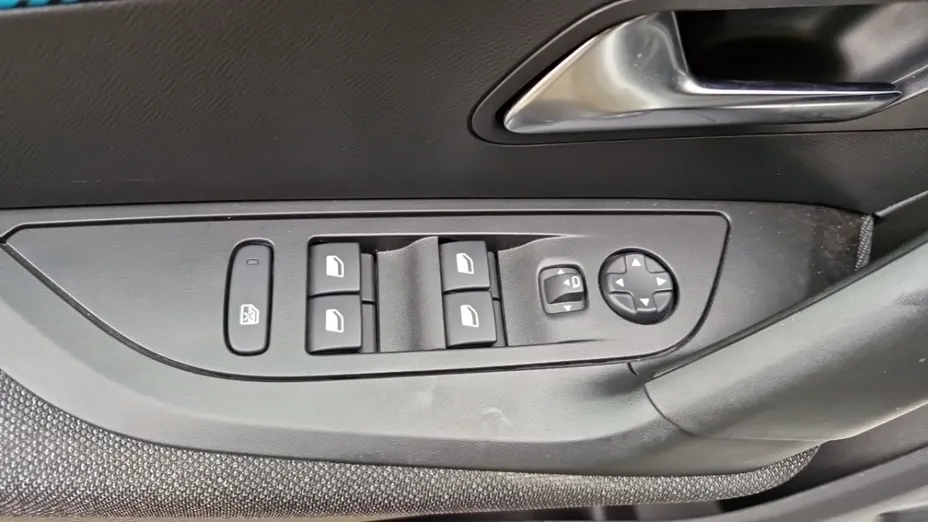 PEUGEOT 2008 -