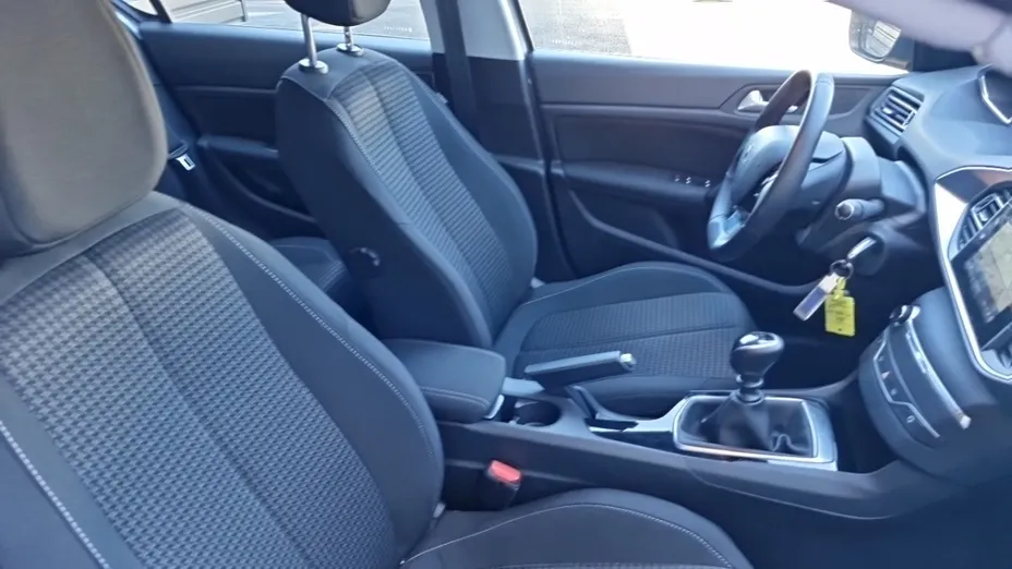 PEUGEOT 308 -