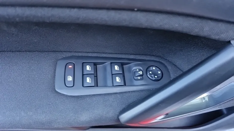 PEUGEOT 308 -