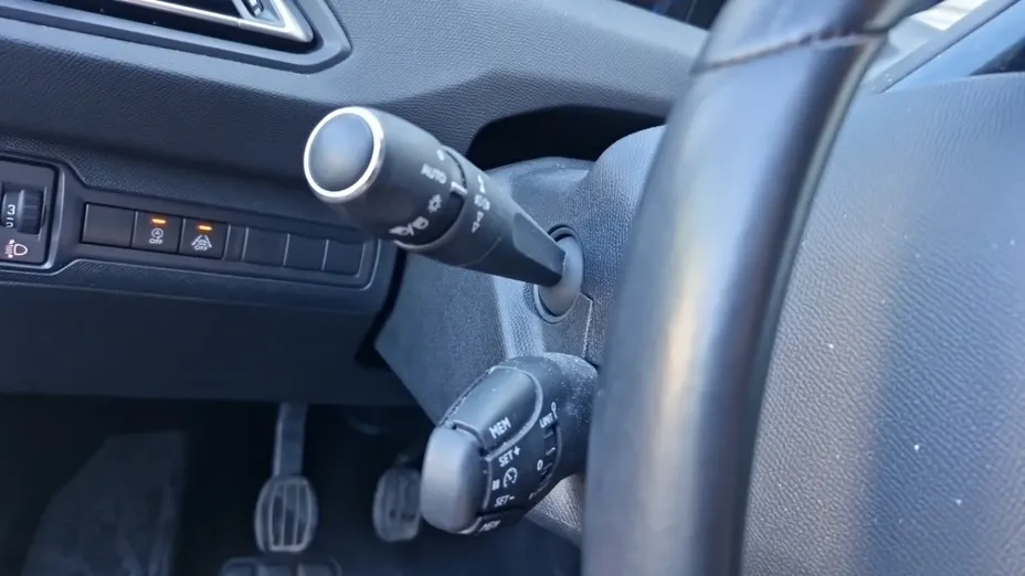 PEUGEOT 308 -