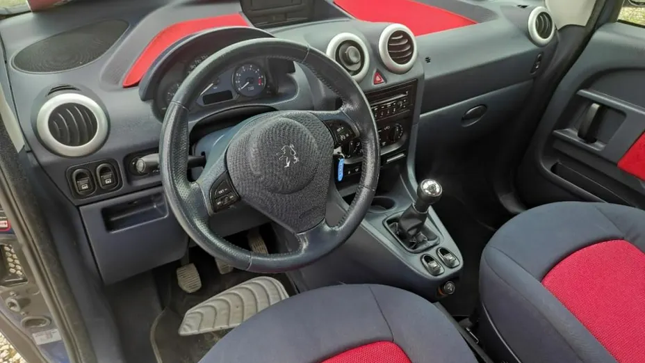 PEUGEOT 1007 -