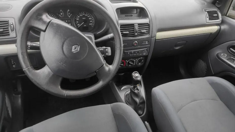 RENAULT Clio -