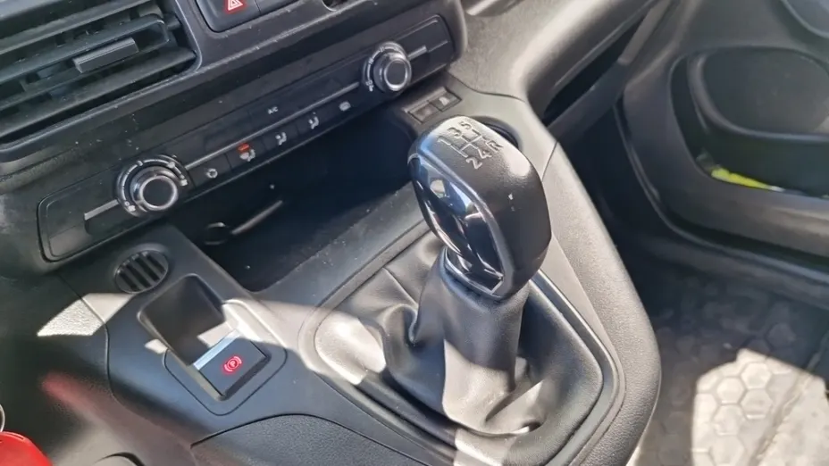 PEUGEOT Partner -