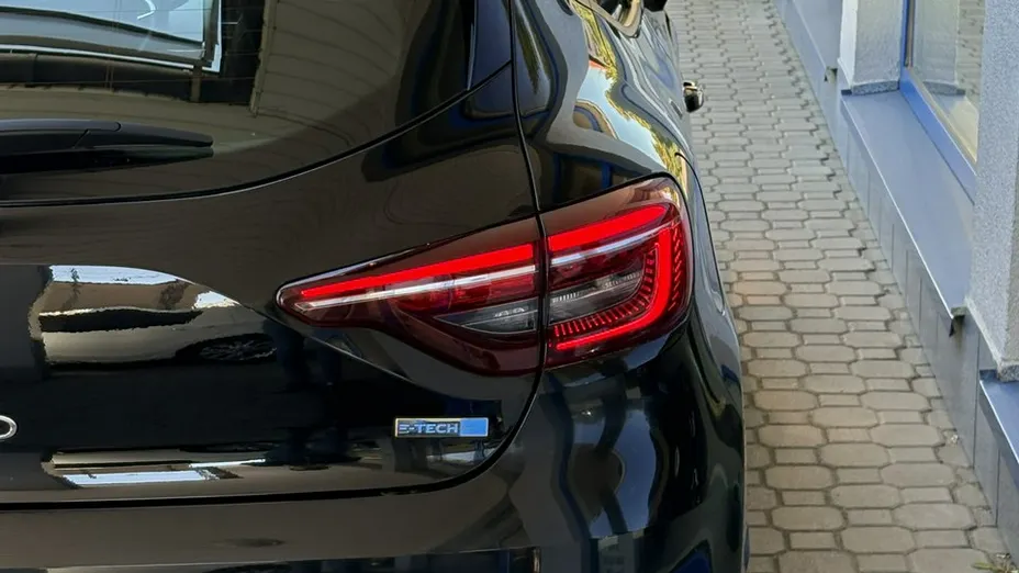 RENAULT Clio -