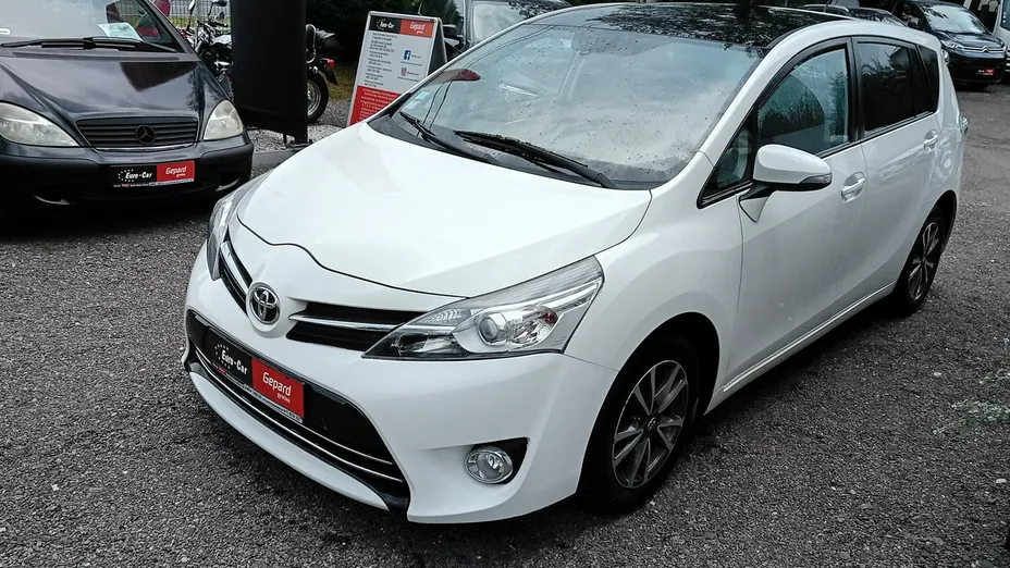 TOYOTA Verso -