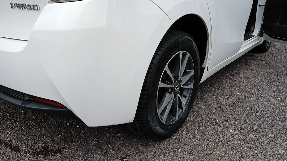 TOYOTA Verso -