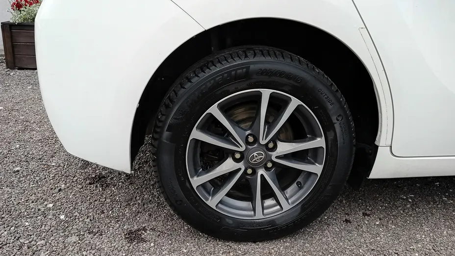 TOYOTA Verso -