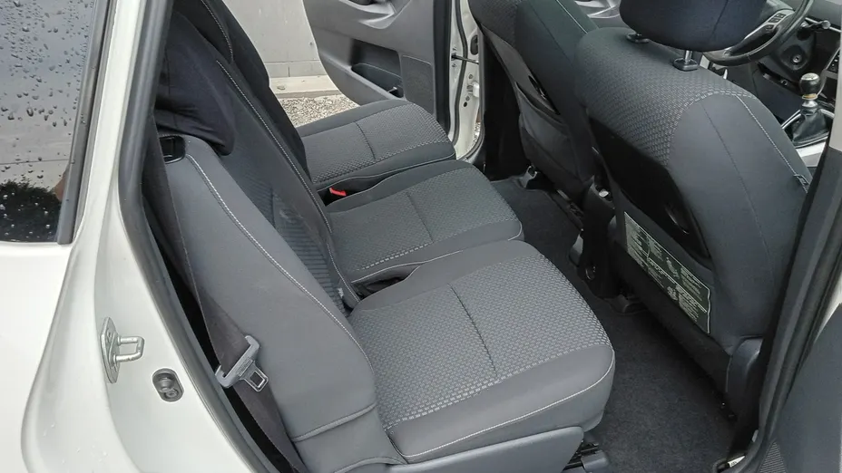 TOYOTA Verso -