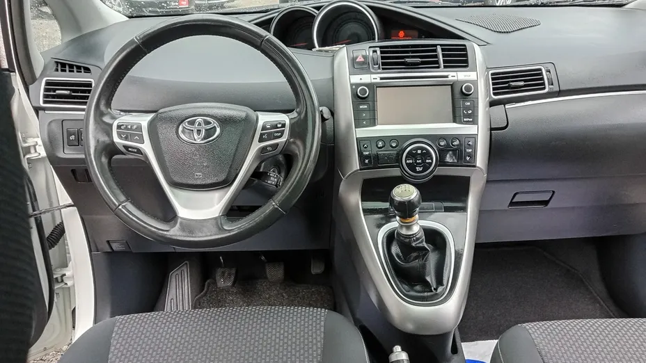 TOYOTA Verso -