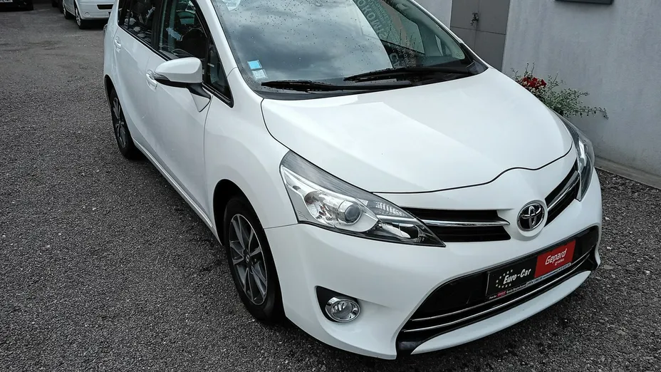 TOYOTA Verso -