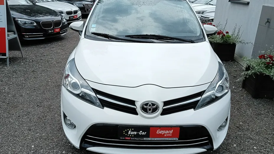 TOYOTA Verso -