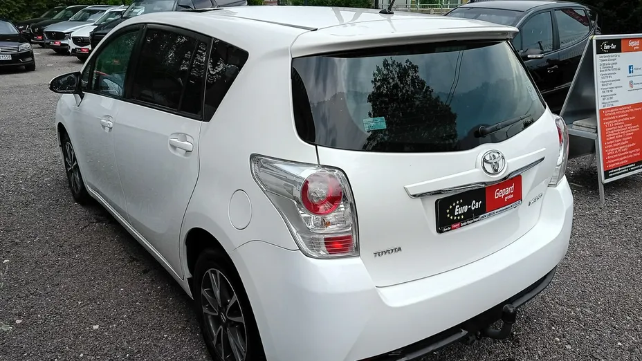 TOYOTA Verso -