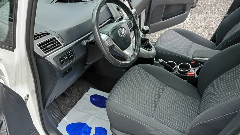 TOYOTA Verso -