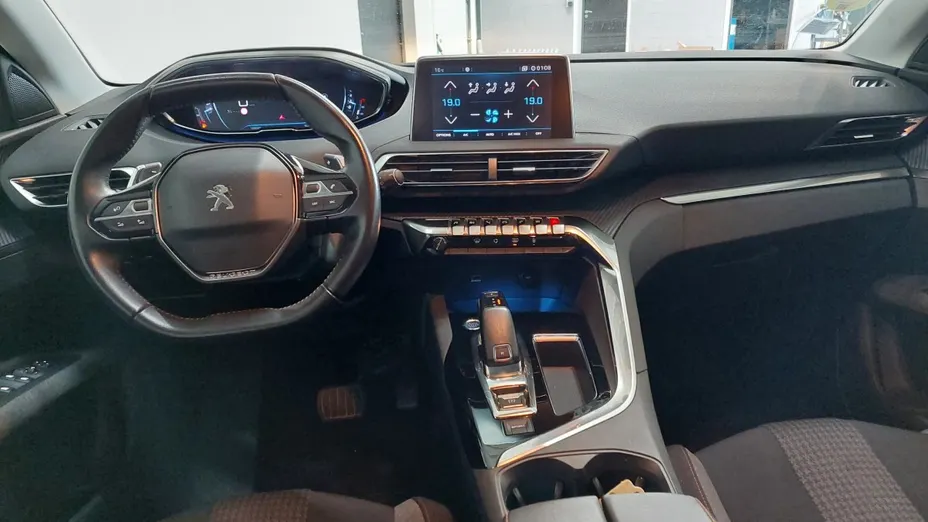 PEUGEOT 3008 -