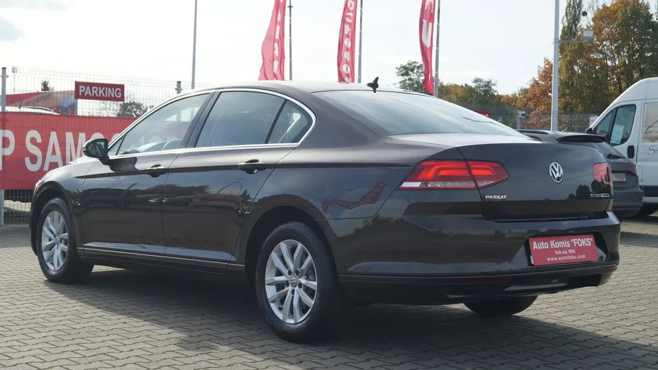 VOLKSWAGEN Passat -