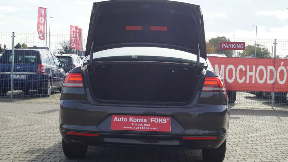 VOLKSWAGEN Passat -