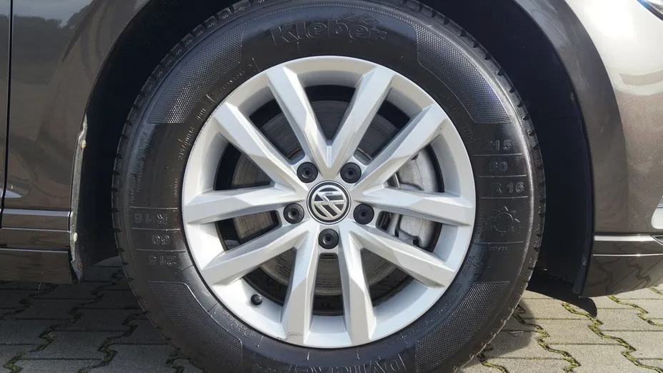 VOLKSWAGEN Passat -