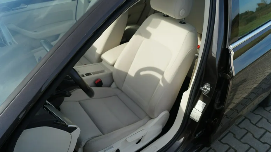 VOLKSWAGEN Passat -
