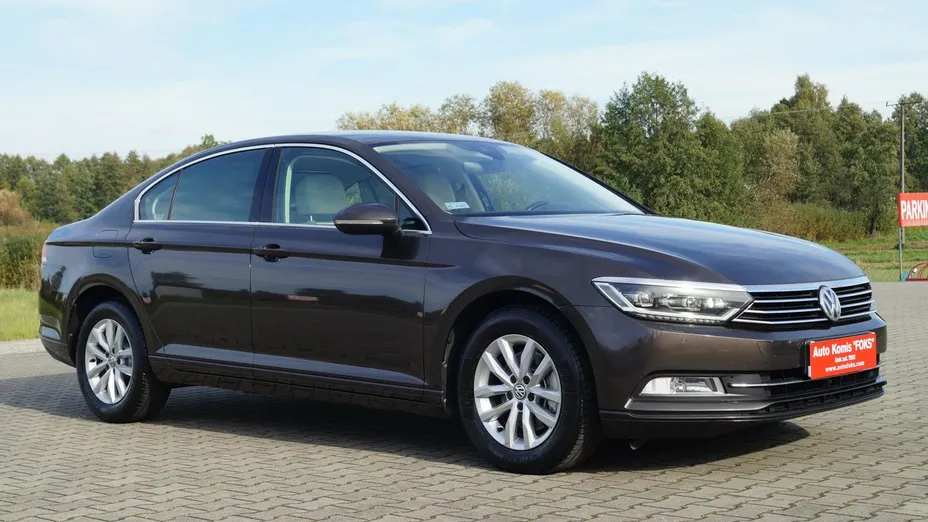 VOLKSWAGEN Passat -