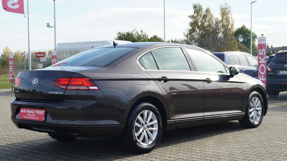 VOLKSWAGEN Passat -