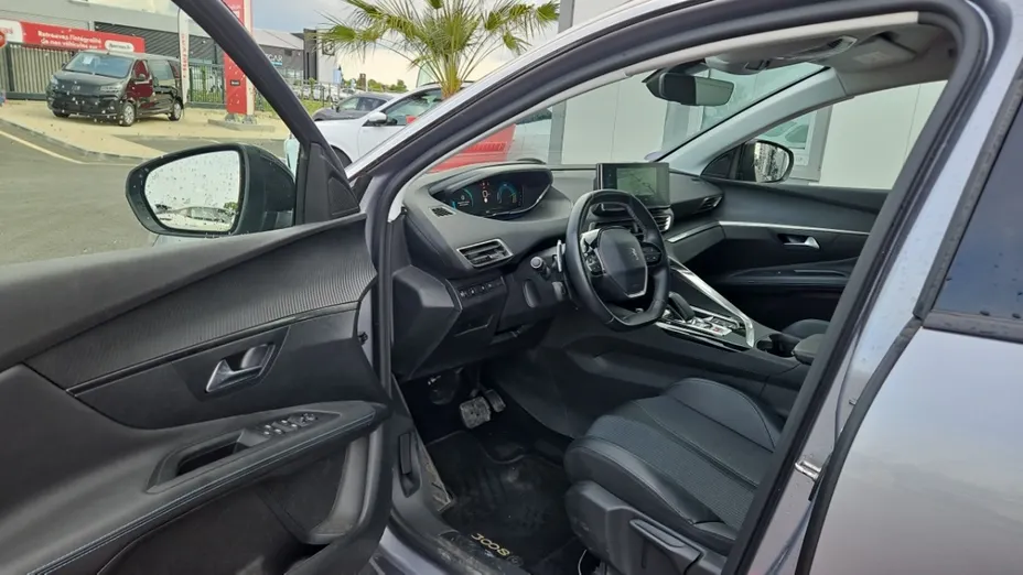 PEUGEOT 3008 -
