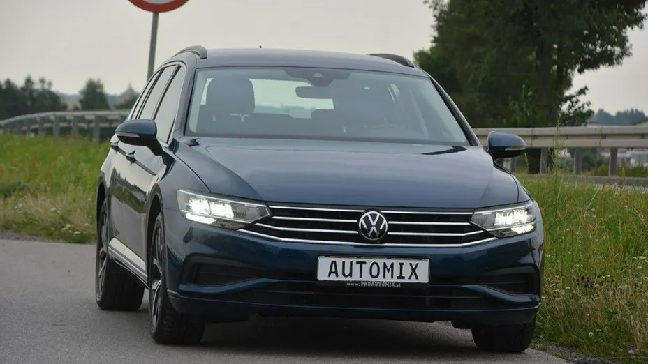 VOLKSWAGEN Passat -