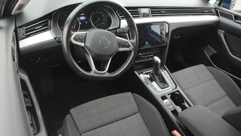 VOLKSWAGEN Passat -