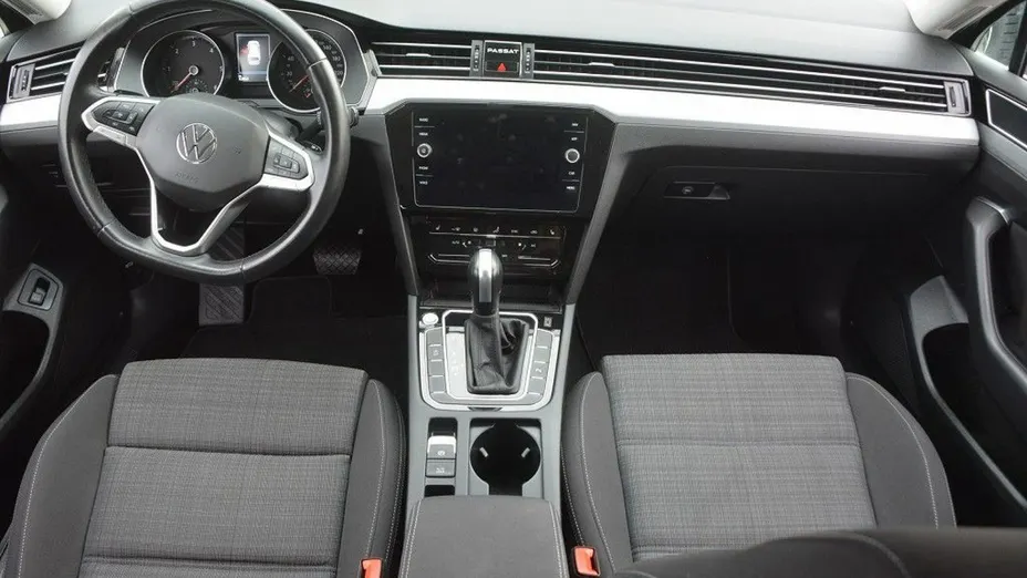 VOLKSWAGEN Passat -