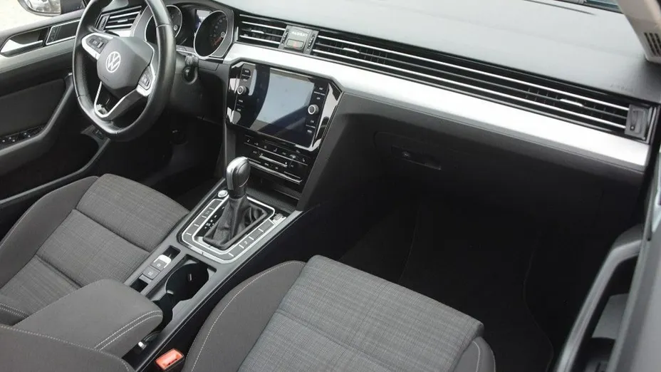 VOLKSWAGEN Passat -