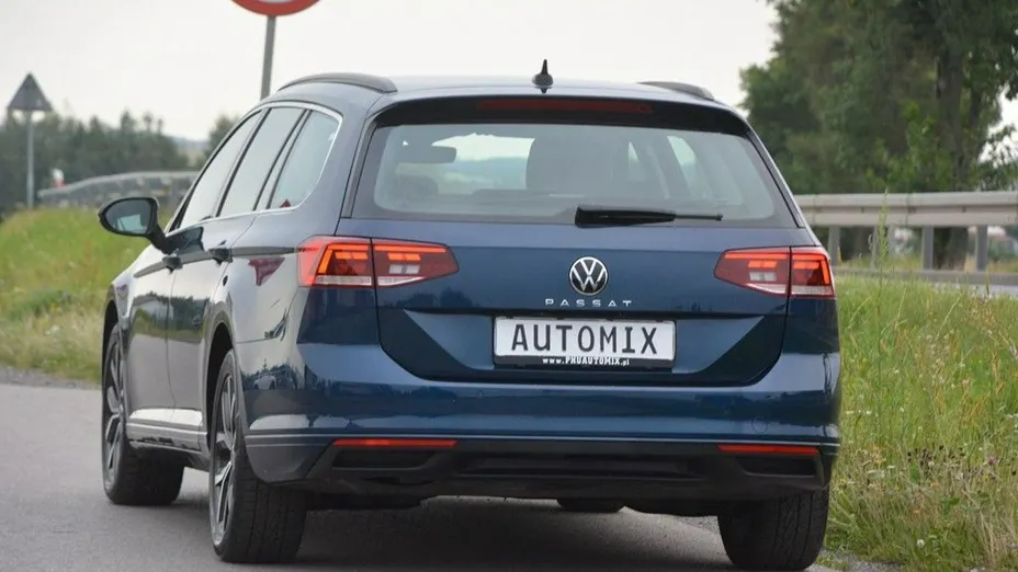 VOLKSWAGEN Passat -