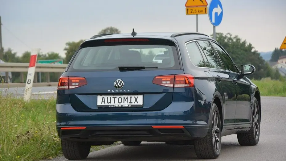 VOLKSWAGEN Passat -