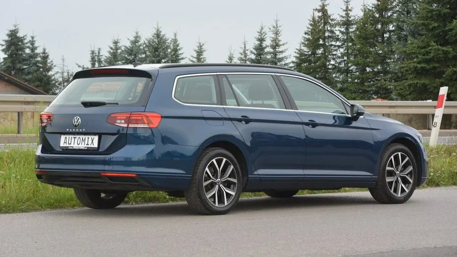 VOLKSWAGEN Passat -