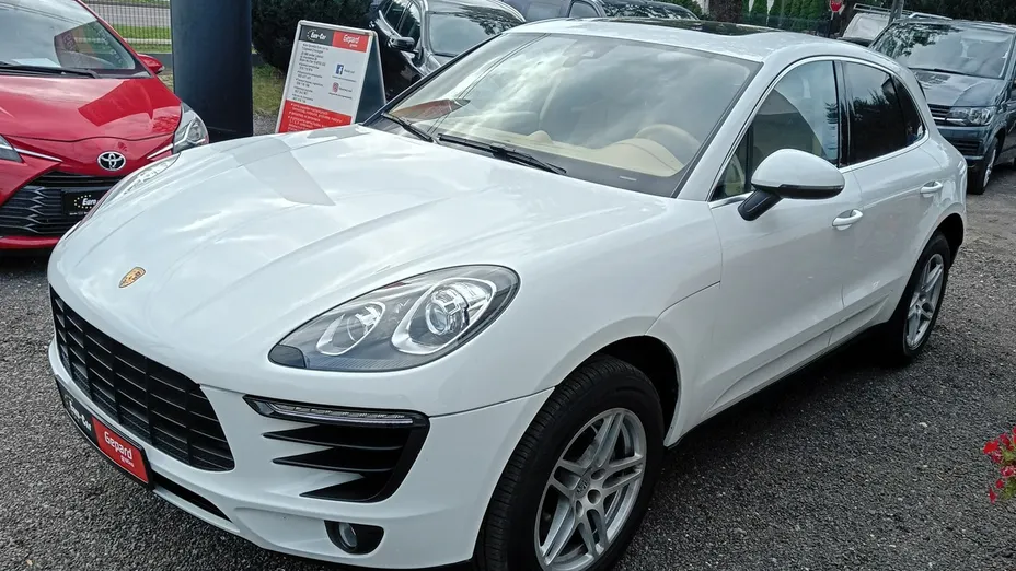 PORSCHE Macan -