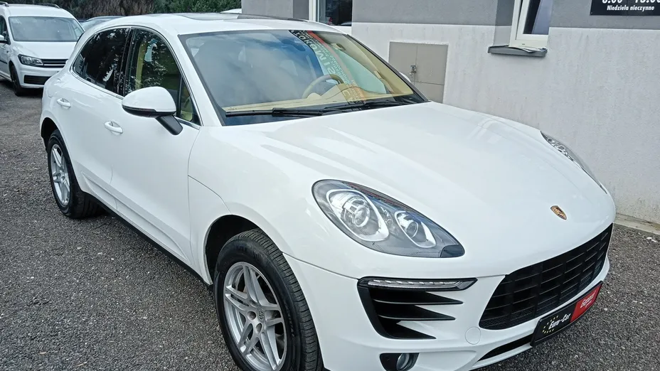 PORSCHE Macan -