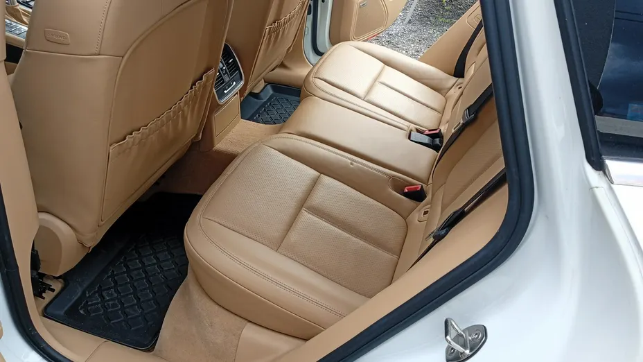 PORSCHE Macan -