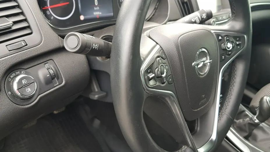 OPEL Insignia -