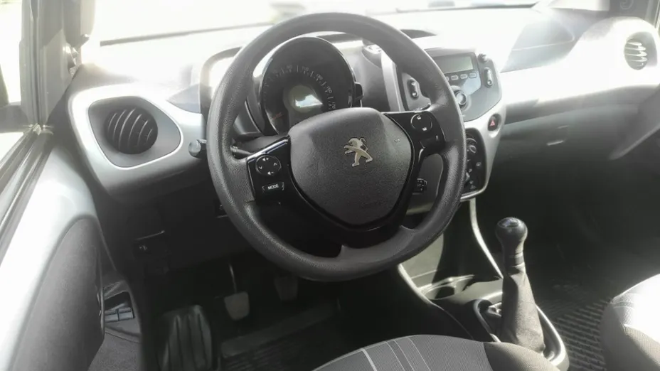 PEUGEOT 108 -